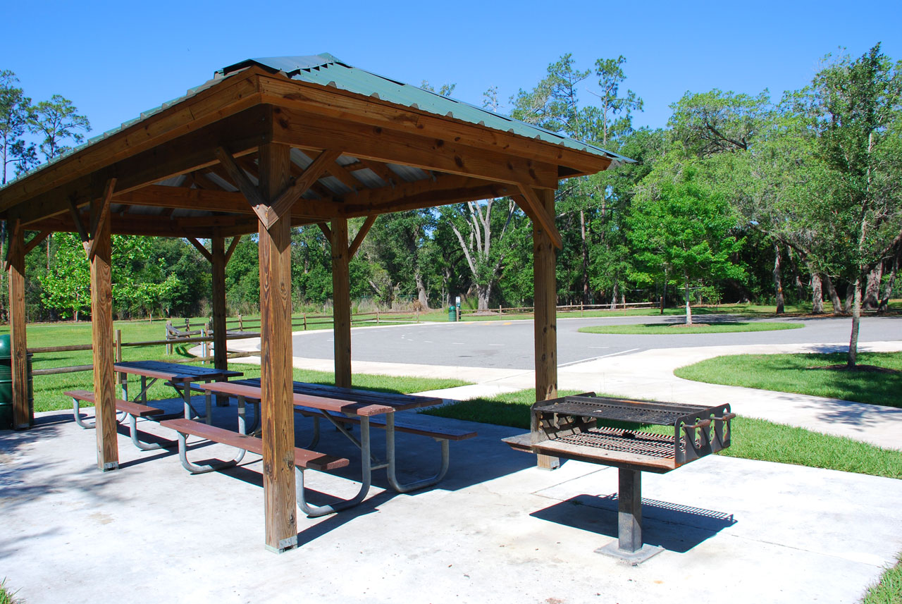 Shingle Creek covered picnic area with bbq