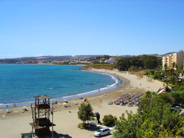 Playa El Cristo Beach in Estepona - photo courtesy of www.panoramio.com