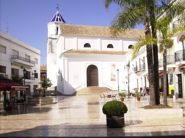 Alhaurin el Grande town square, a great place to relax over lunch
