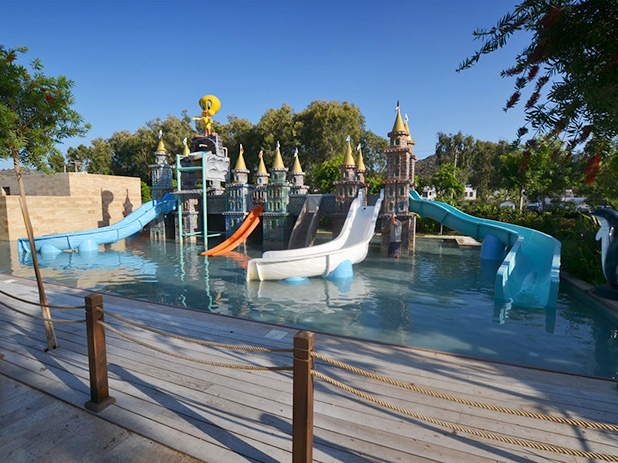 Children's play area and waterpark