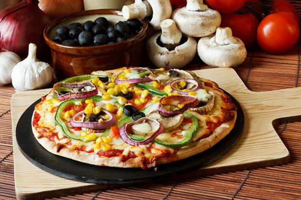Choosing a vegetarian pizza can be 60 calories less than a meat feast pizza