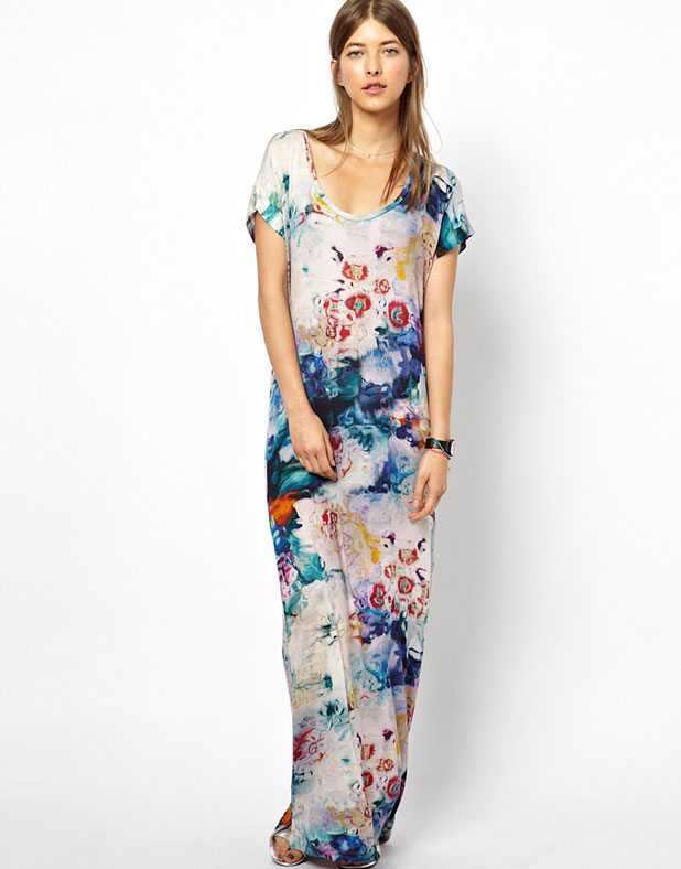 The Paul Smith maxi dress can be worn both casually during the day and glamorous by night