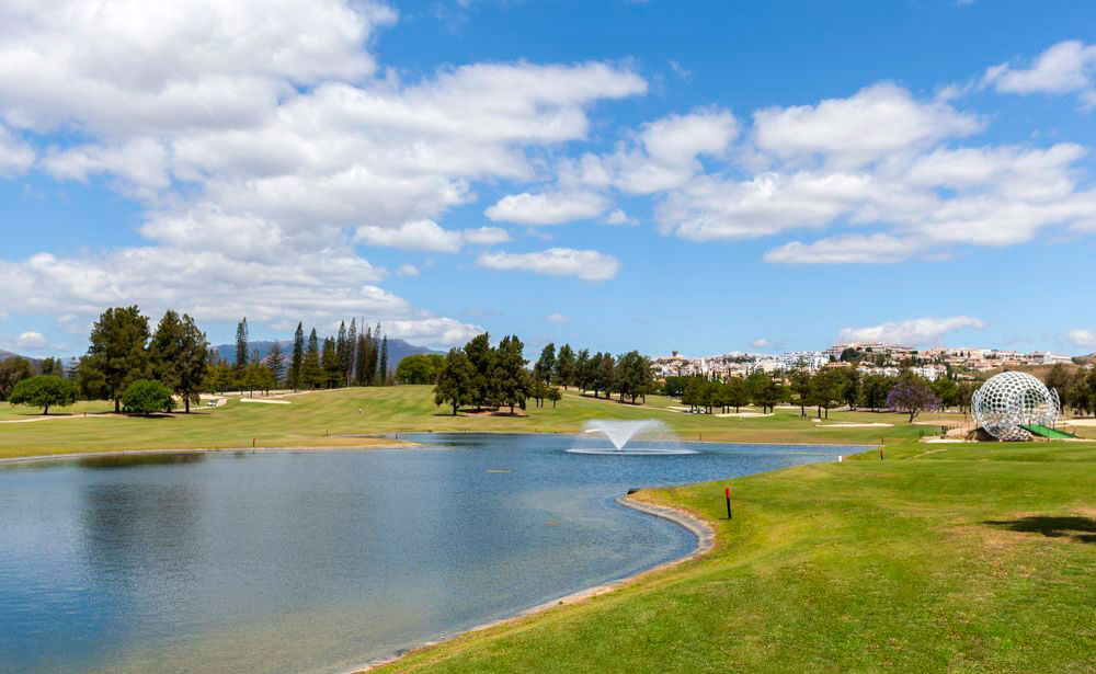 Los Lagos Golf Course features 9 lakes, fountains and more in wonderful surroundings