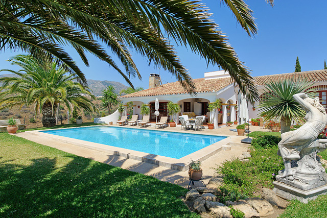 Villa SP255 is a superb 3 bed villas with private pool in Mijas Golf, perfect for families in a great location