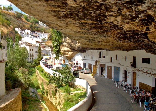Setenil de las Bodegas living under a huge rock - photo by Landahlauts