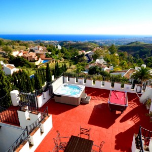 Villa SP004 showing the large rooftop terrace, hot tub, pool table and dining table